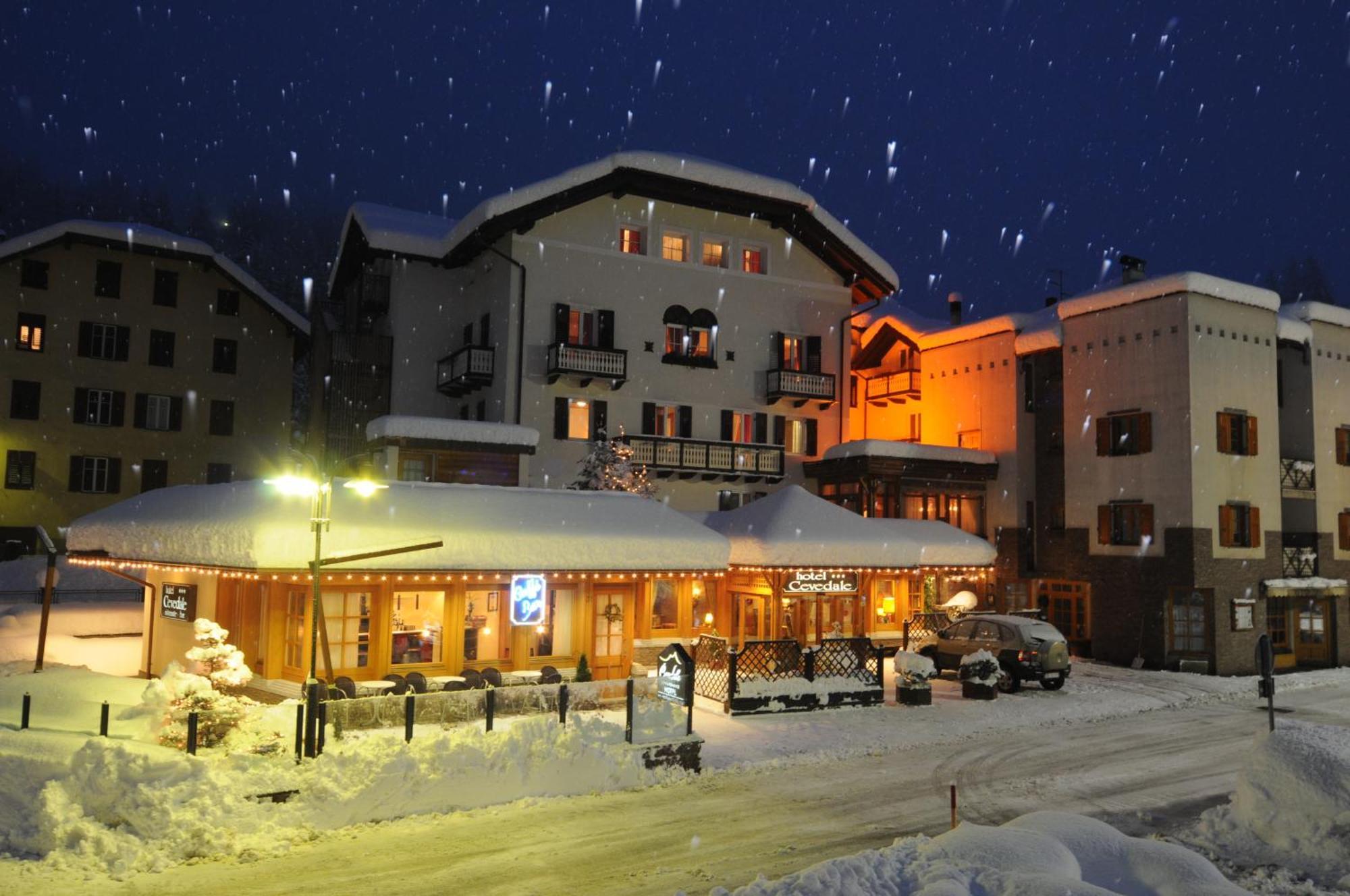 Hotel Cevedale Living Romance Hotel Cogolo Buitenkant foto