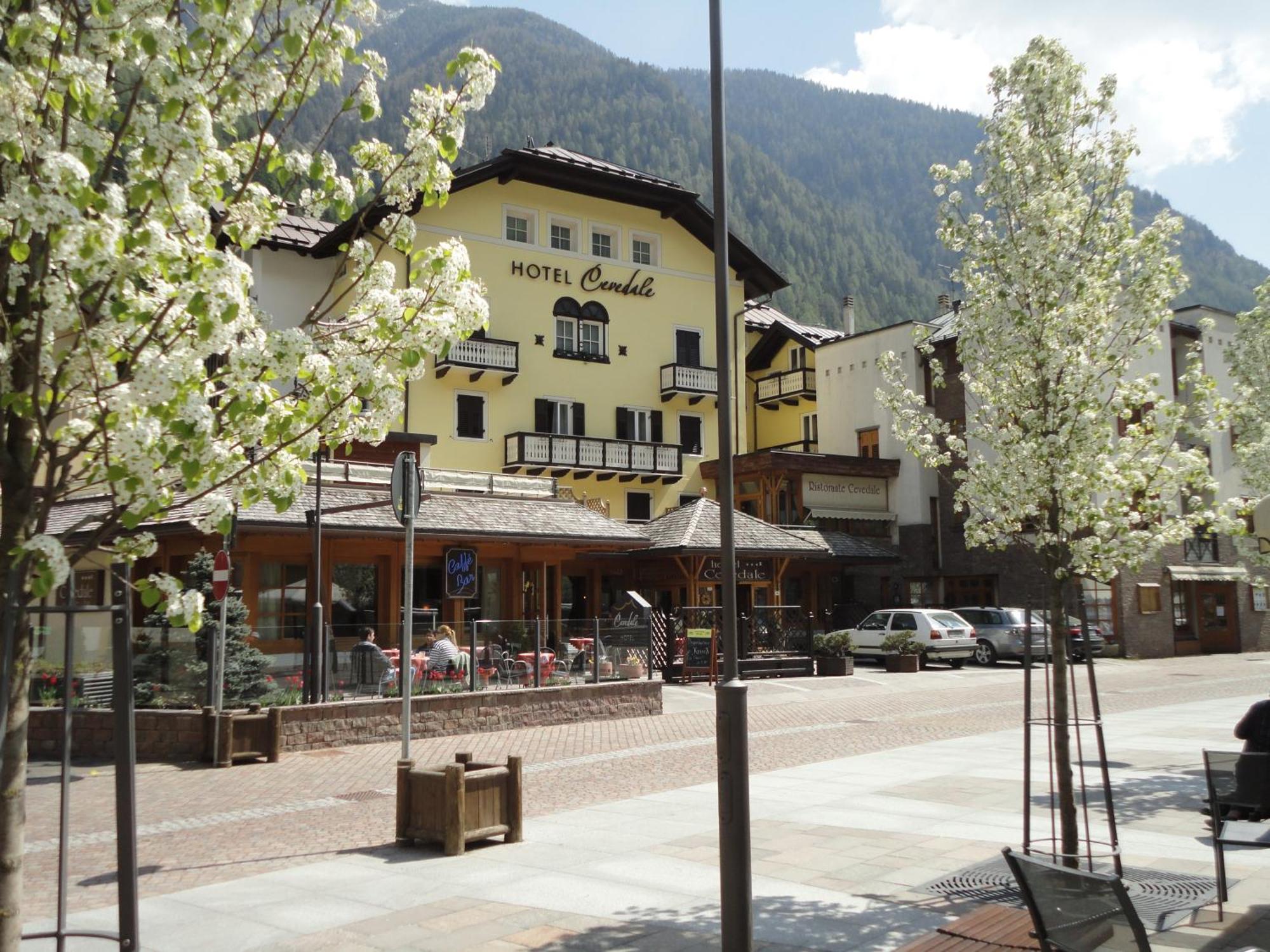 Hotel Cevedale Living Romance Hotel Cogolo Buitenkant foto