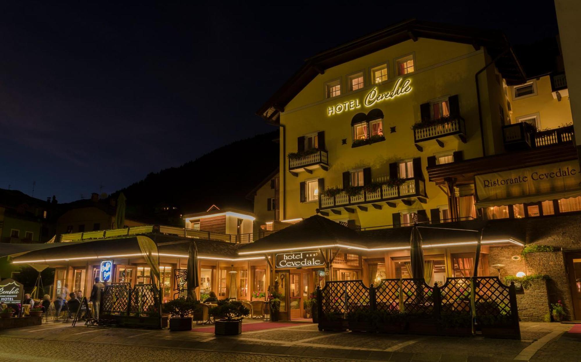 Hotel Cevedale Living Romance Hotel Cogolo Buitenkant foto
