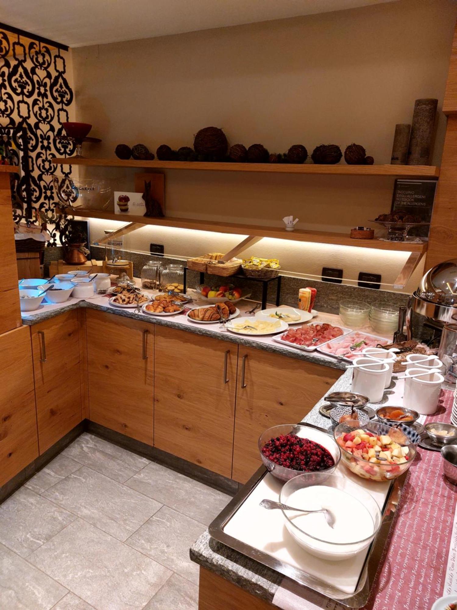 Hotel Cevedale Living Romance Hotel Cogolo Buitenkant foto