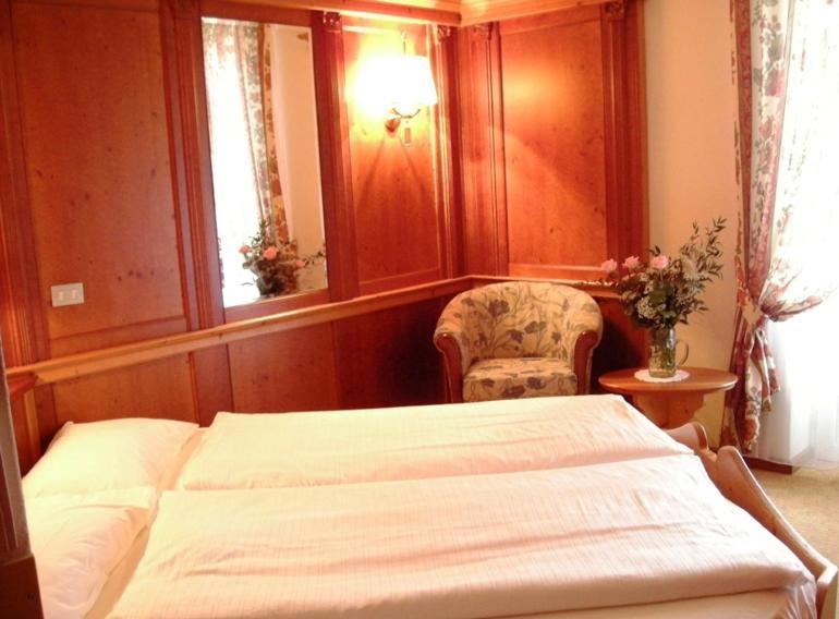 Hotel Cevedale Living Romance Hotel Cogolo Kamer foto