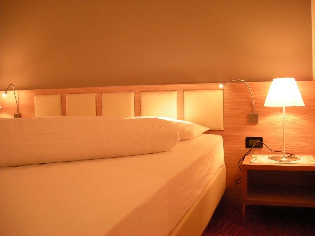 Hotel Cevedale Living Romance Hotel Cogolo Kamer foto