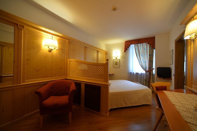 Hotel Cevedale Living Romance Hotel Cogolo Buitenkant foto