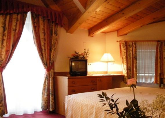 Hotel Cevedale Living Romance Hotel Cogolo Buitenkant foto