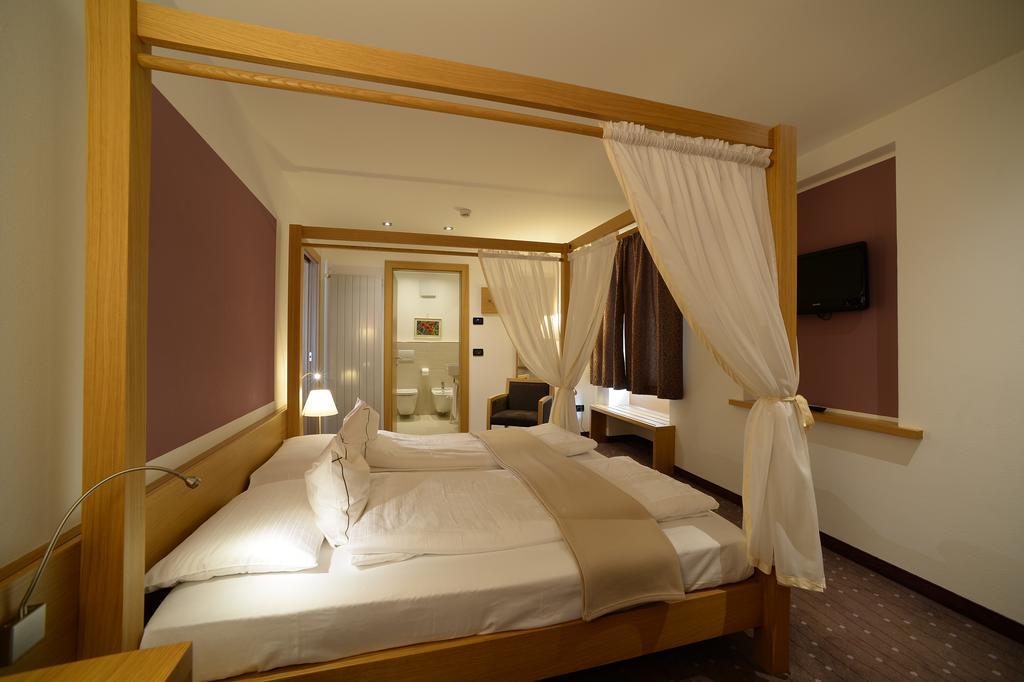 Hotel Cevedale Living Romance Hotel Cogolo Buitenkant foto