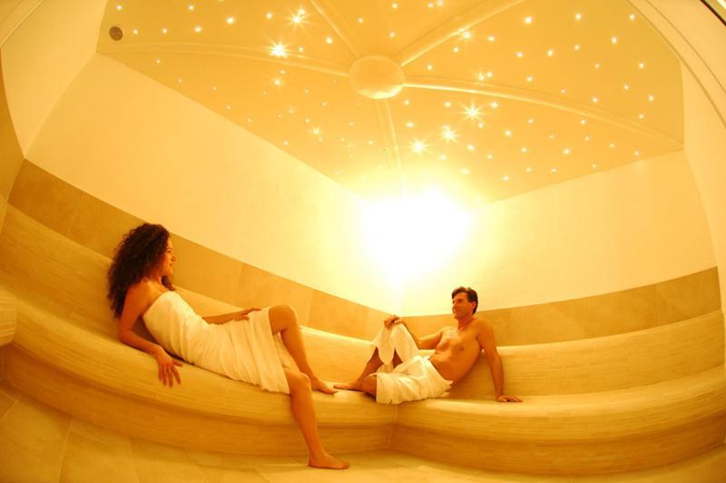 Hotel Cevedale Living Romance Hotel Cogolo Buitenkant foto