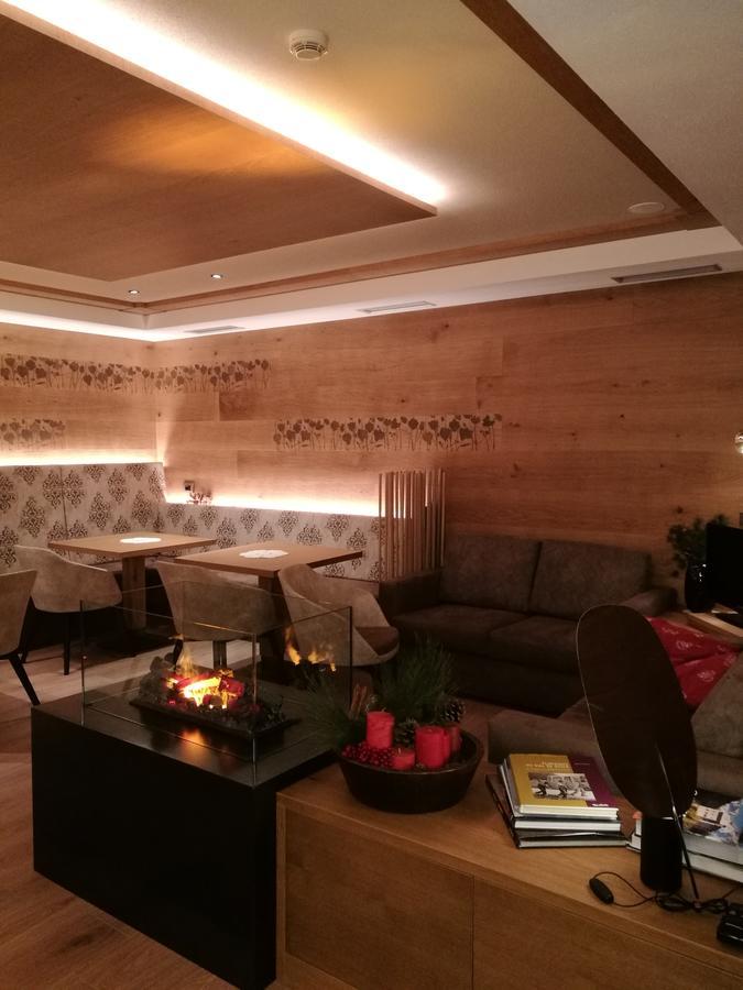 Hotel Cevedale Living Romance Hotel Cogolo Buitenkant foto