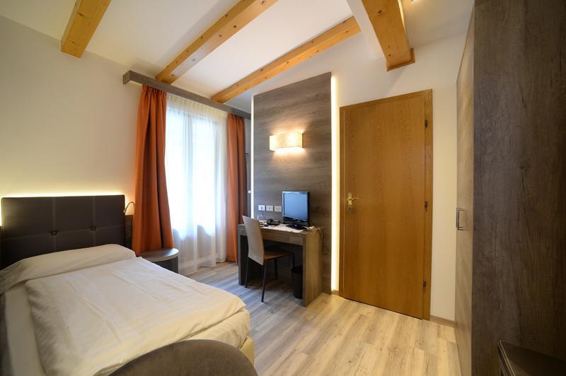 Hotel Cevedale Living Romance Hotel Cogolo Buitenkant foto